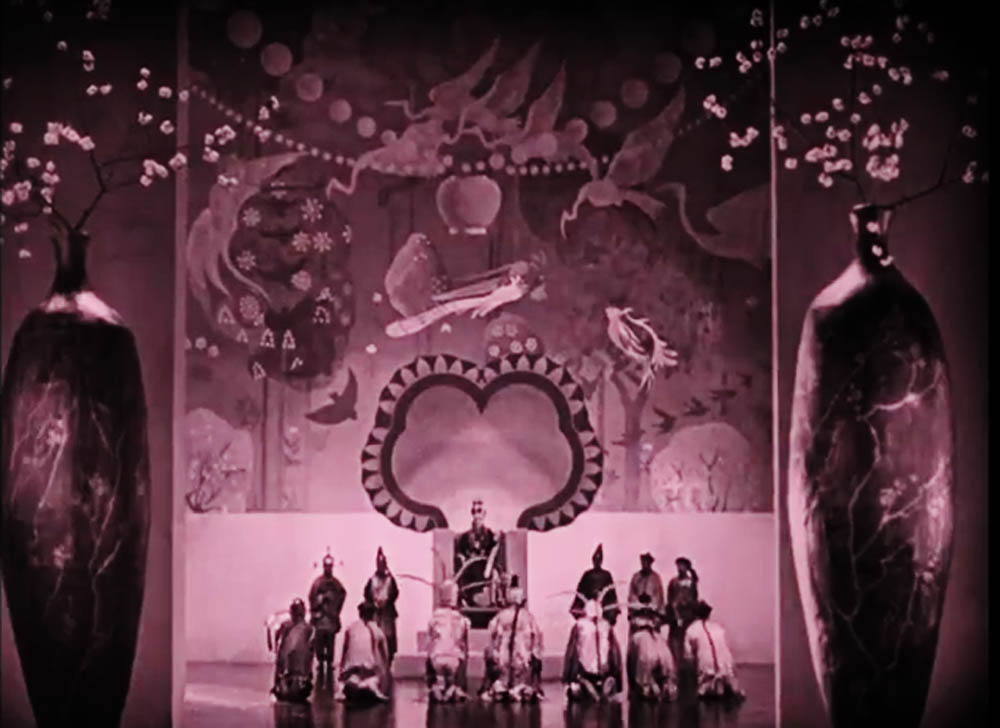 The sets of The Thief of Bagdad are elaborate and luxurious.